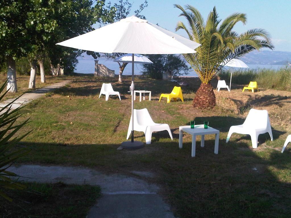 Virginia'S Beachfront Apartments Kávos Quarto foto