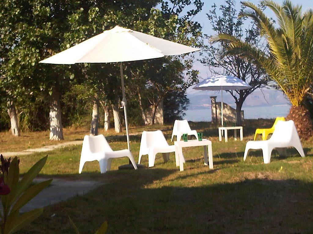 Virginia'S Beachfront Apartments Kávos Quarto foto