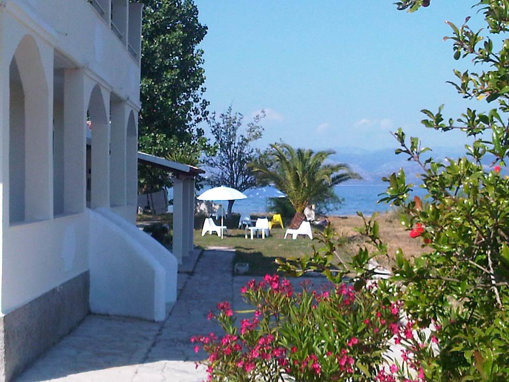 Virginia'S Beachfront Apartments Kávos Quarto foto